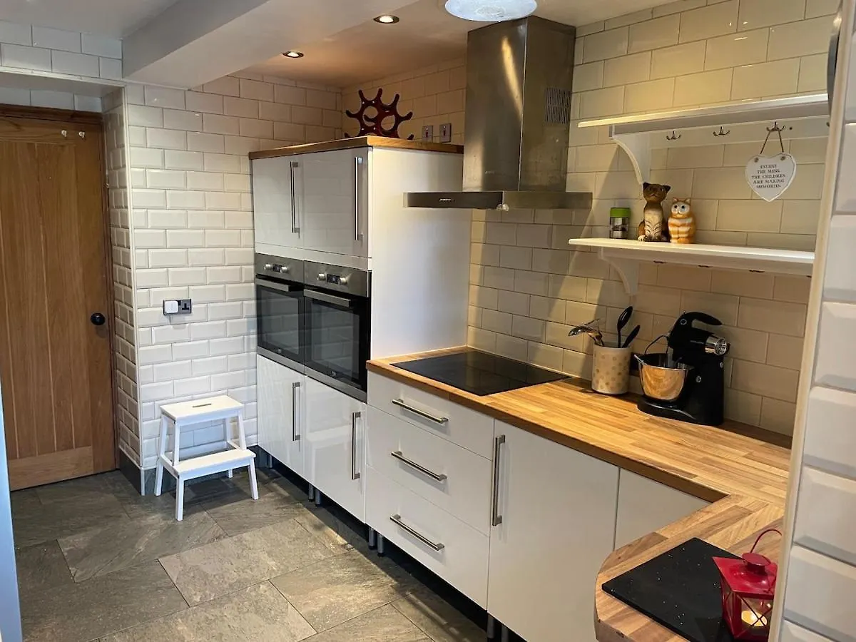 Cosy 4 Bed Cottage With Log Burner, Close To Gower Beaches Dunvant